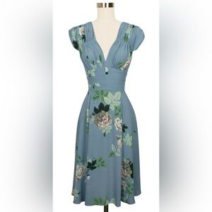 Trashy Diva Blue Roses Size 10 EUC